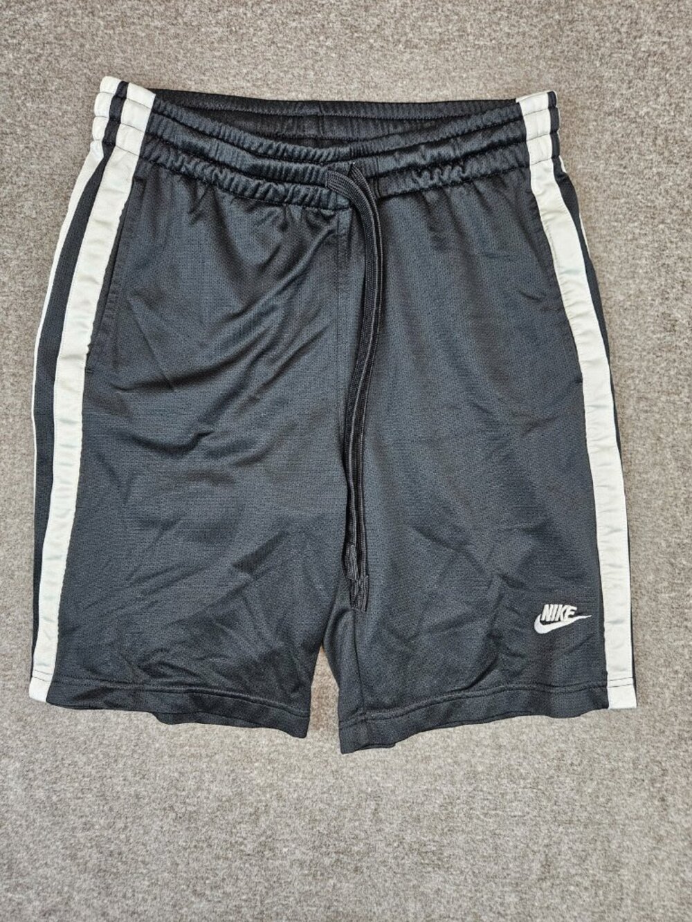 Vintage NIKE Men's Black White Basketball Shorts size Medium